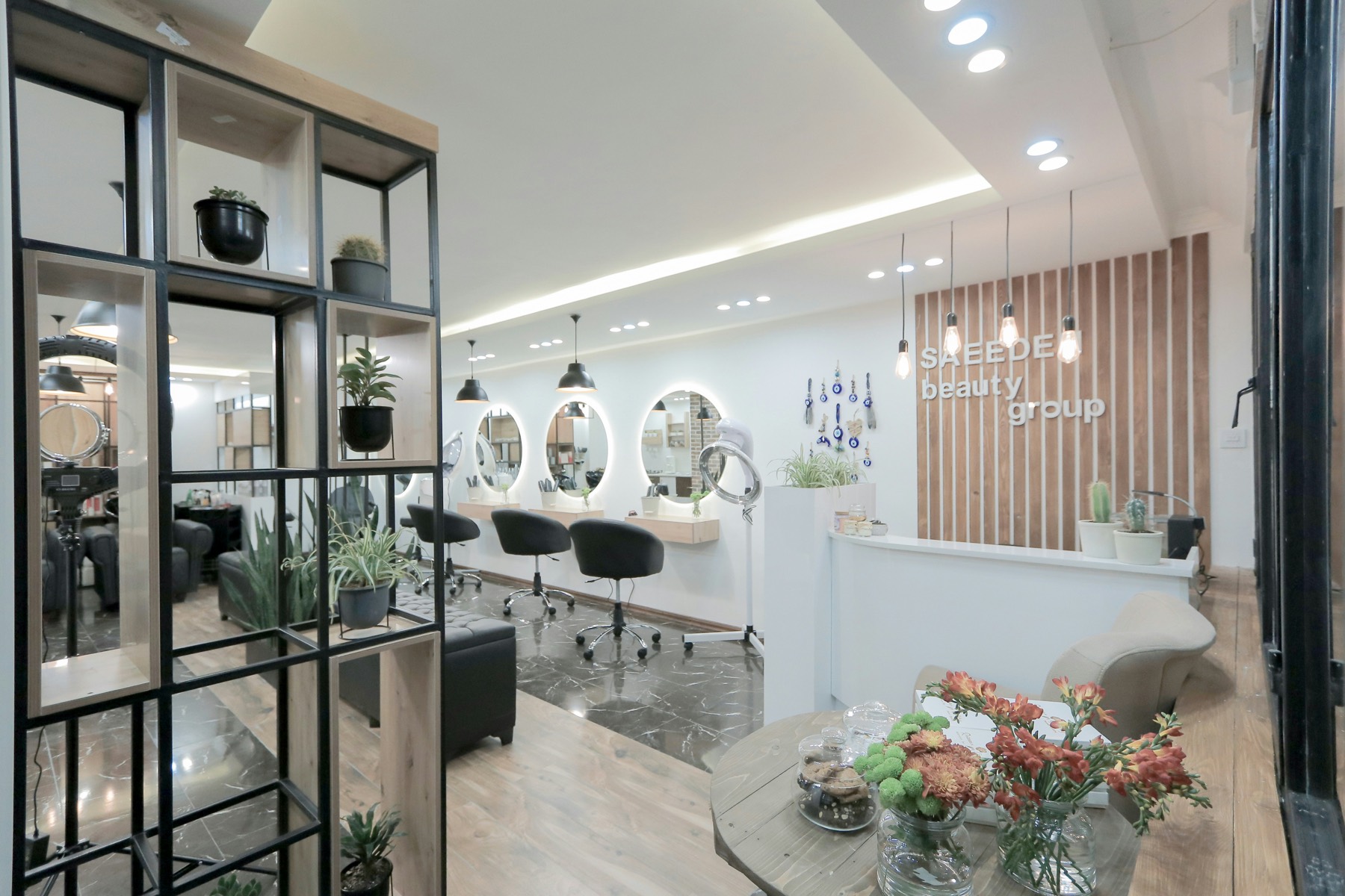Salon interior photo 2