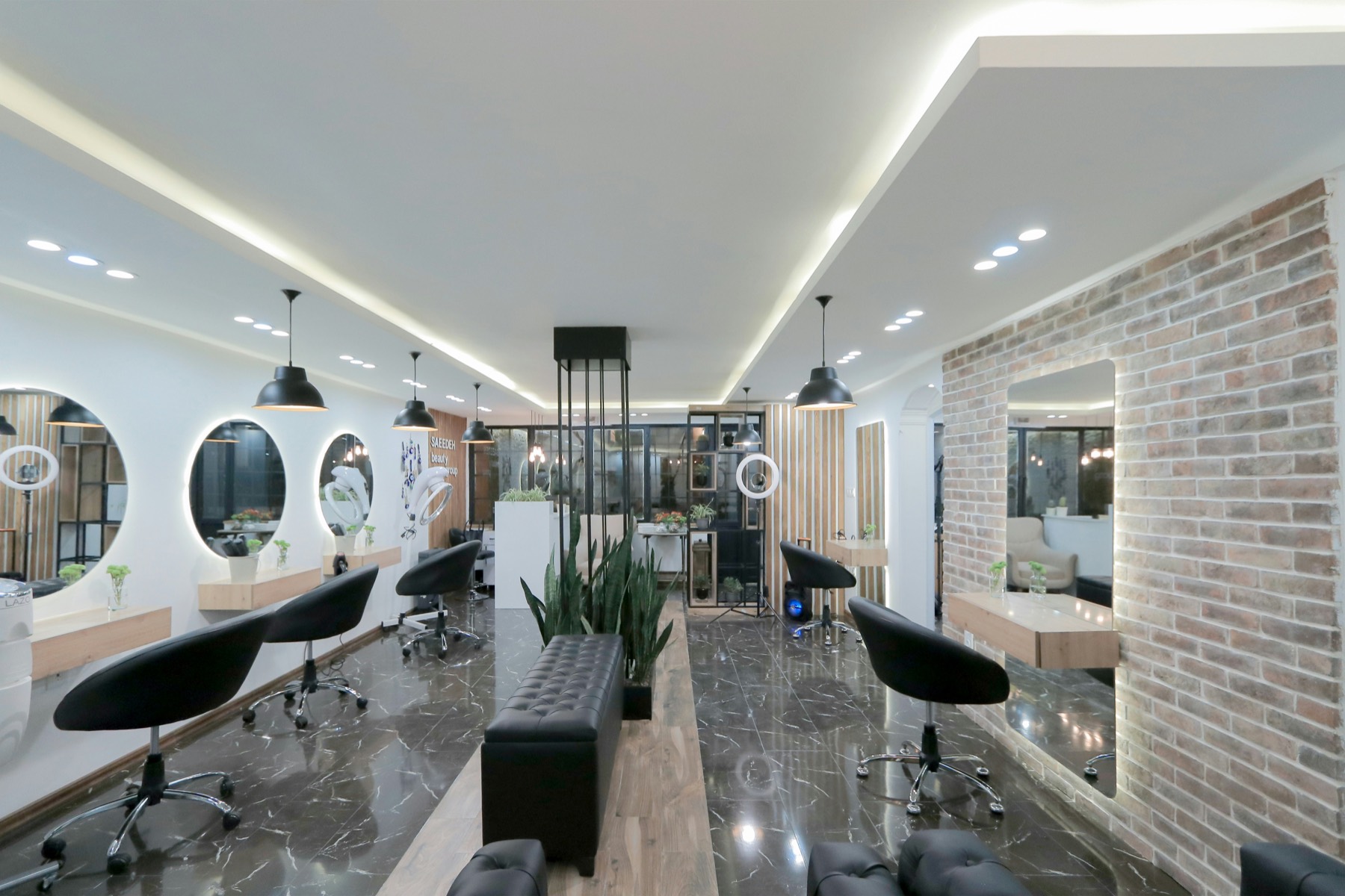 Salon interior photo 3