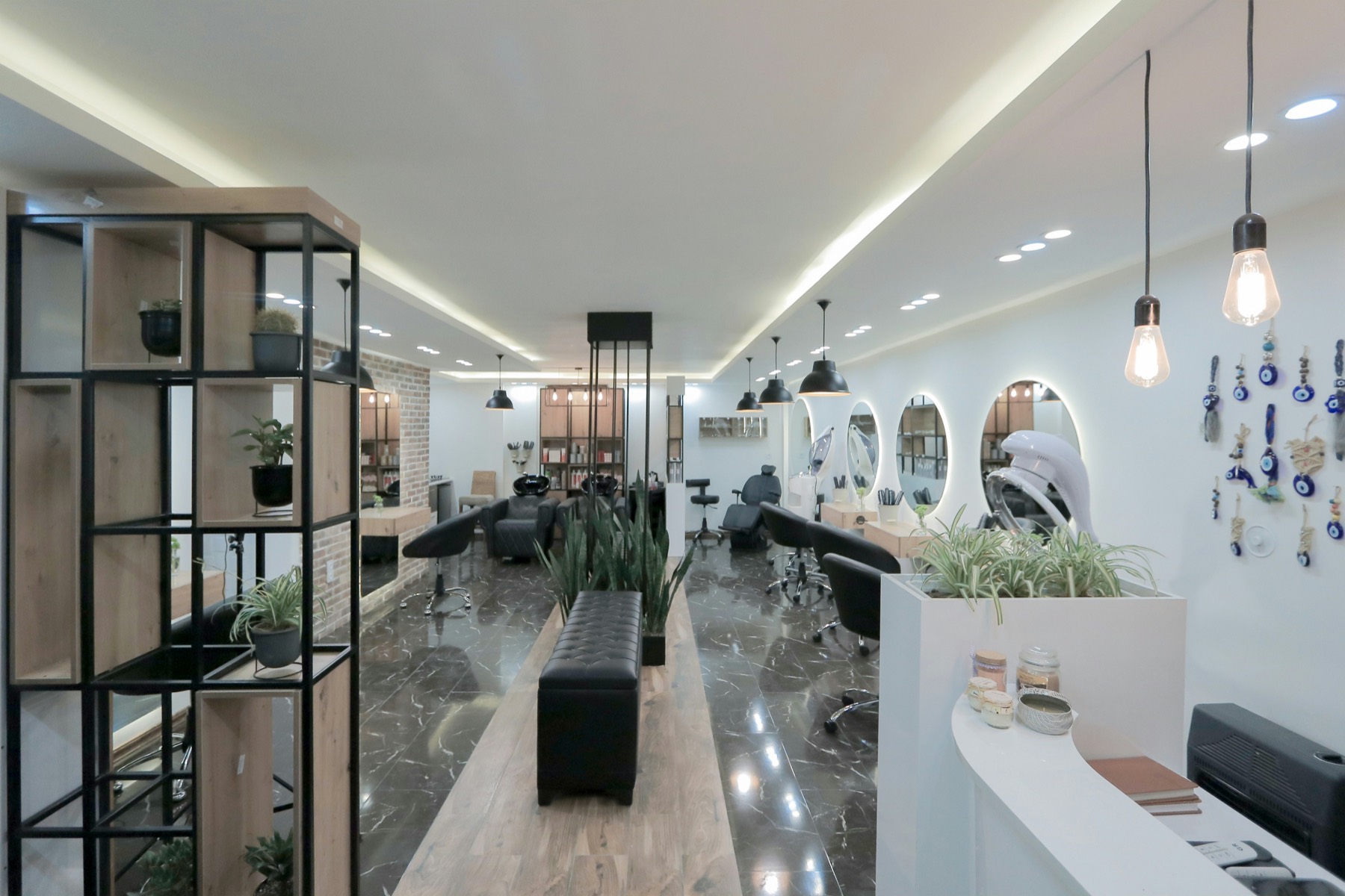 Salon interior photo 4